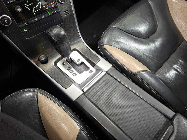 Volvo xc60 2.0t r-design; 53-pgz-1 - afbeelding 8 van  19