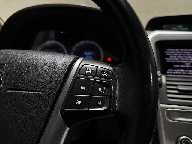 Volvo xc60 2.4 d5 awd r-design 205pk 2010, 66-nkx-7 - afbeelding 15 van  51