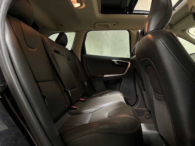Volvo xc60 2.4 d5 awd r-design 205pk 2010, 66-nkx-7 - afbeelding 31 van  51