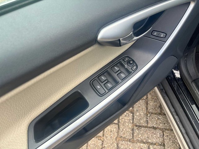 Volvo xc60 2.4 d5 awd summum 2011 | 55-rrh-4 - afbeelding 11 van  36