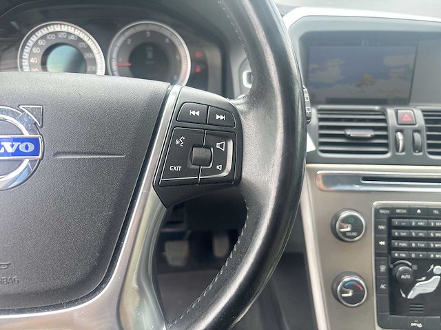 Volvo xc60 2.4 d5 awd summum 2011 | 55-rrh-4 - afbeelding 27 van  36