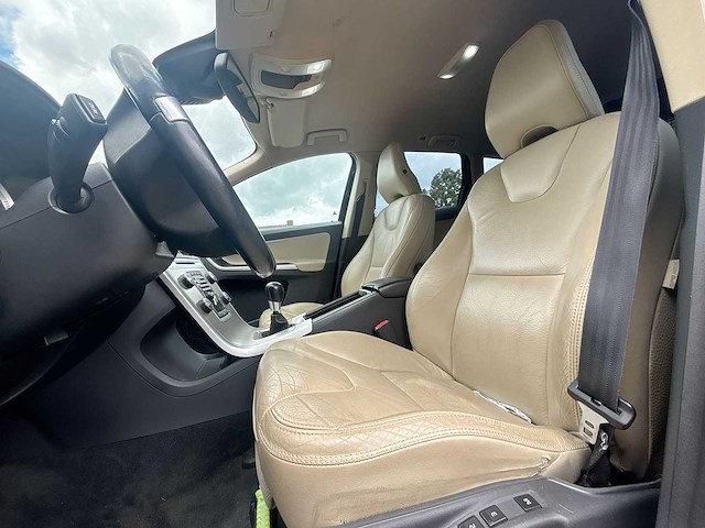 Volvo xc60 2.4 d5 awd summum 2011 | 55-rrh-4 - afbeelding 2 van  36