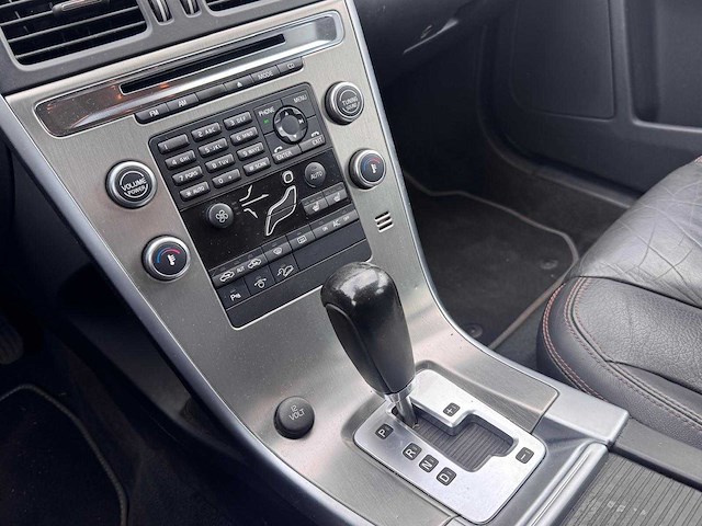 Volvo xc60 3.0 t6 awd momentum automaat; 67-hrp-1 - afbeelding 11 van  17