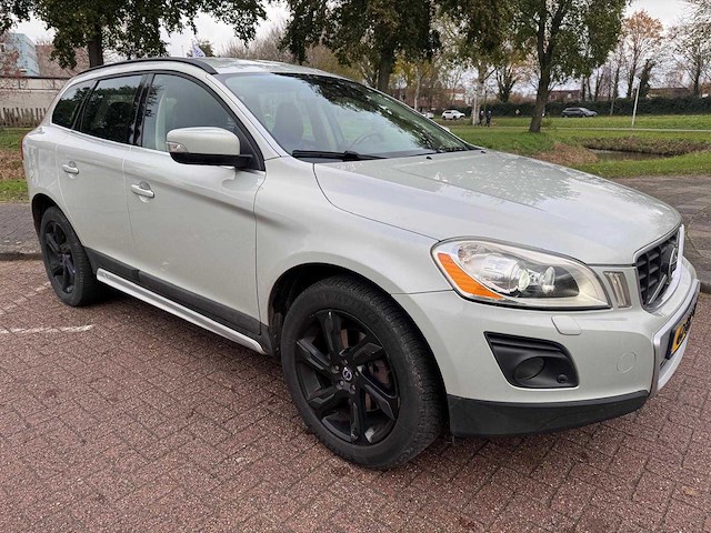 Volvo xc60 3.0 t6 awd momentum automaat; 67-hrp-1 - afbeelding 3 van  17