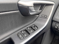 Volvo xc60 3.0 t6 awd momentum automaat; 67-hrp-1 - afbeelding 2 van  17