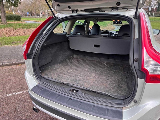 Volvo xc60 3.0 t6 awd momentum automaat; 67-hrp-1 - afbeelding 7 van  17