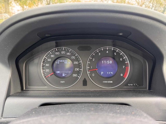 Volvo xc60 3.0 t6 awd momentum automaat; 67-hrp-1 - afbeelding 8 van  17