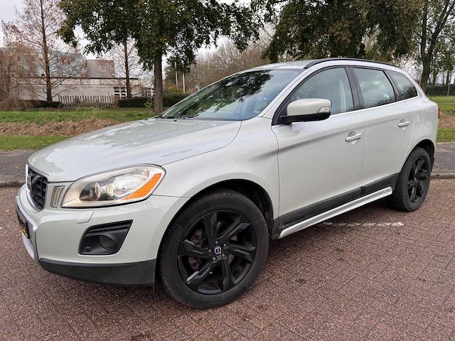 Volvo xc60 3.0 t6 awd momentum automaat; 67-hrp-1 - afbeelding 1 van  17