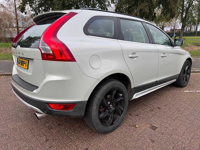 Volvo xc60 3.0 t6 awd momentum automaat; 67-hrp-1 - afbeelding 10 van  17