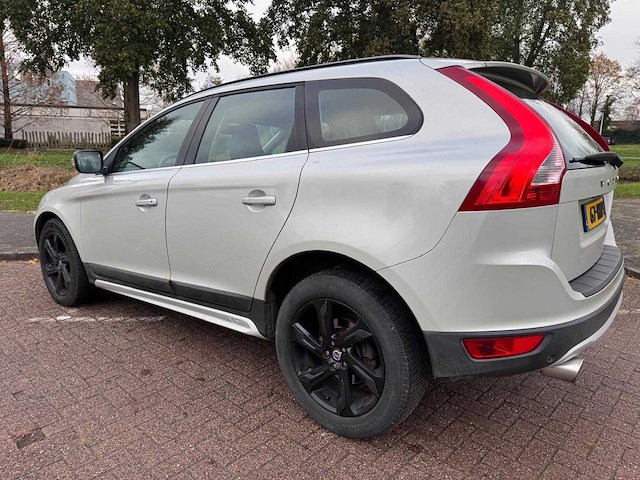 Volvo xc60 3.0 t6 awd momentum automaat; 67-hrp-1 - afbeelding 12 van  17