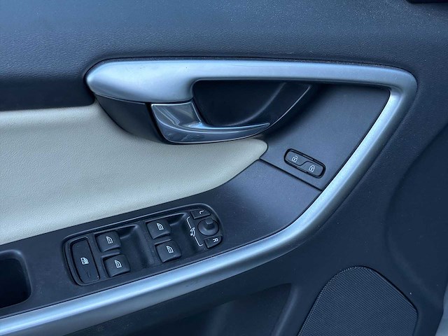 Volvo xc60 3.0 t6 awd r-design 2010 | 55-nhg-1 i - afbeelding 2 van  37