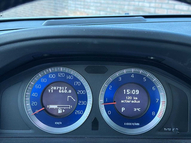 Volvo xc60 3.0 t6 awd r-design 2010 | 55-nhg-1 i - afbeelding 6 van  37