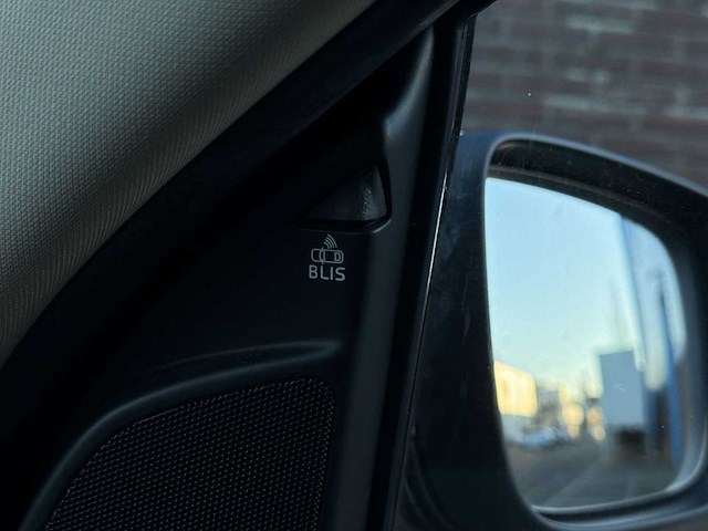 Volvo xc60 3.0 t6 awd r-design 2010 | 55-nhg-1 i - afbeelding 8 van  37