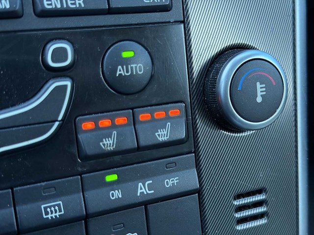 Volvo xc60 3.0 t6 awd r-design 2010 | 55-nhg-1 i - afbeelding 18 van  37