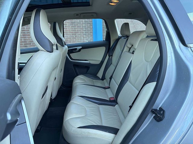 Volvo xc60 3.0 t6 awd r-design 2010 | 55-nhg-1 i - afbeelding 22 van  37