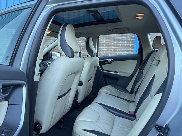 Volvo xc60 3.0 t6 awd r-design 2010 | 55-nhg-1 i - afbeelding 24 van  37
