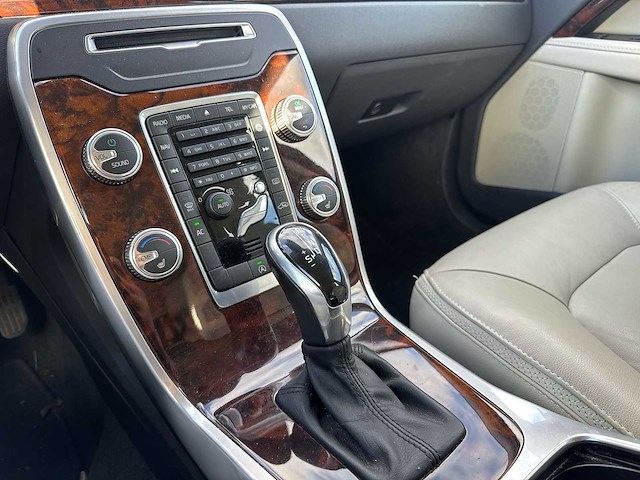 Volvo xc70 2.0 d4 fwd nordic+ 2014 | 6-xjr-85 - afbeelding 9 van  24