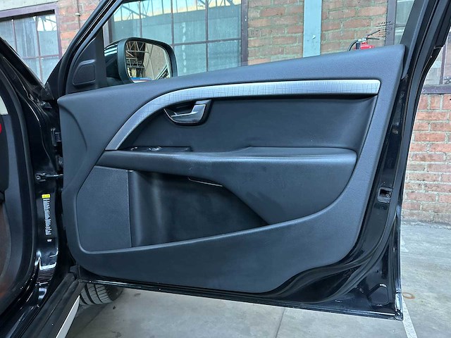 Volvo xc70 2.4 d5 summum 185pk 2009, pd-287-r youngtimer - afbeelding 33 van  34