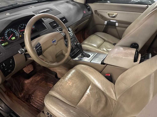 Volvo xc90 2.4 d5 summum 7p. | youngtimer | 33-jtp-7 - afbeelding 13 van  17