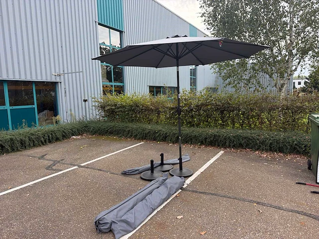 Vonroc parasol op voet (3x) - afbeelding 1 van  6