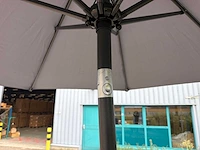 Vonroc parasol op voet (3x) - afbeelding 4 van  6