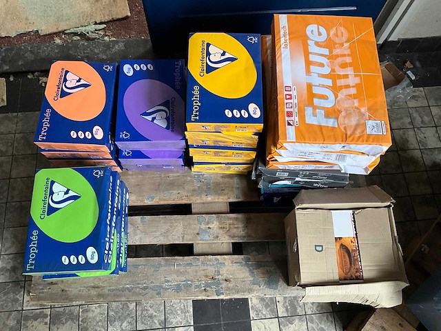 Voorraad a4 en a3 papier - afbeelding 1 van  4