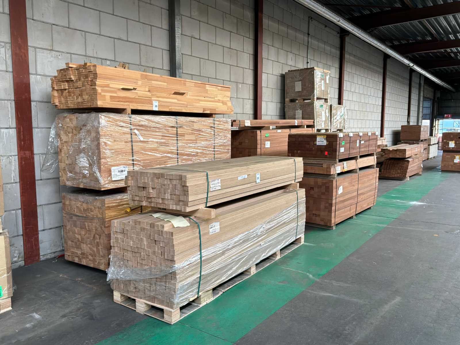 Voorraad afkomstig uit deurenfabriek