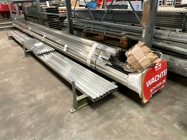 Voorraad aluminium profielen - afbeelding 1 van  6