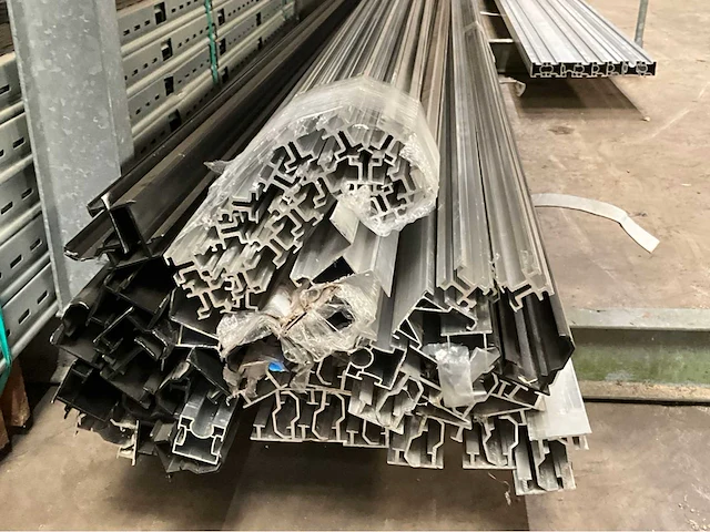 Voorraad aluminium profielen - afbeelding 5 van  6