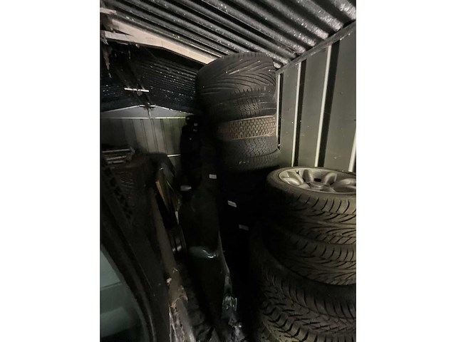 Voorraad auto-onderdelen o.a. carrosserie, interieur, velgen van mg, mini - afbeelding 14 van  41