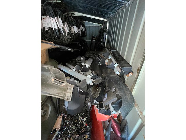 Voorraad auto-onderdelen o.a. carrosserie, interieur, velgen van mg, mini - afbeelding 17 van  41