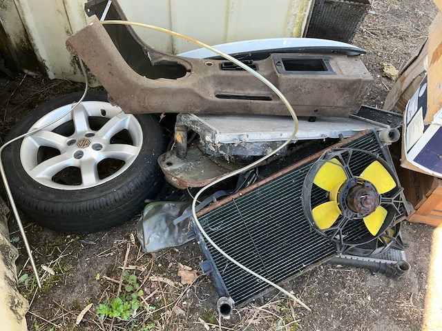 Voorraad auto-onderdelen o.a. carrosserie, interieur, velgen van mg, mini - afbeelding 22 van  41