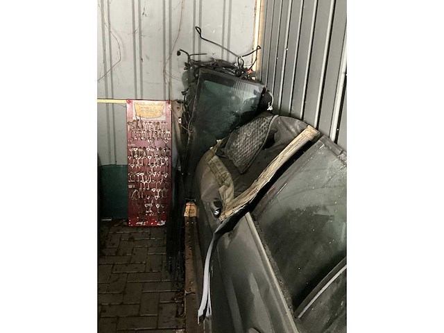 Voorraad auto-onderdelen o.a. carrosserie, interieur, velgen van mg, mini - afbeelding 26 van  41