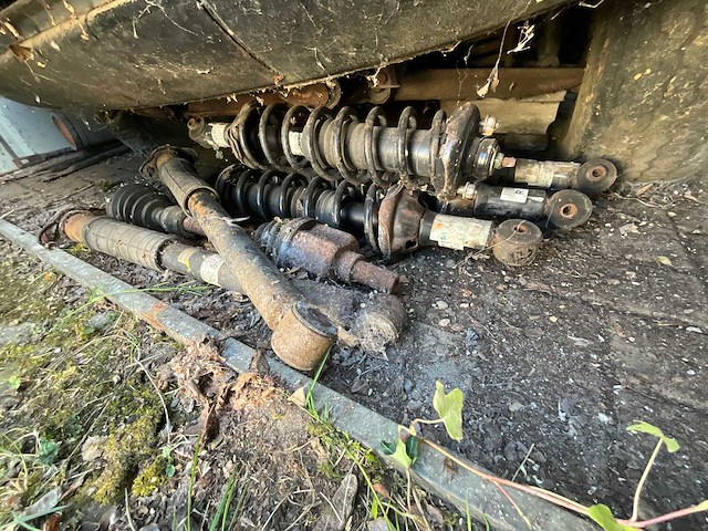 Voorraad auto-onderdelen o.a. carrosserie, interieur, velgen van mg, mini - afbeelding 33 van  41