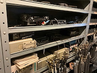 Voorraad auto-onderdelen o.a. koppelingskabels, ecu’s, autoradio’s, tellerklokken, schokdempers, bougiekabels, interieuronderdelen - afbeelding 2 van  22