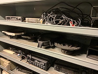 Voorraad auto-onderdelen o.a. koppelingskabels, ecu’s, autoradio’s, tellerklokken, schokdempers, bougiekabels, interieuronderdelen - afbeelding 15 van  22