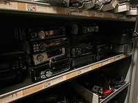 Voorraad auto-onderdelen o.a. koppelingskabels, ecu’s, autoradio’s, tellerklokken, schokdempers, bougiekabels, interieuronderdelen - afbeelding 17 van  22