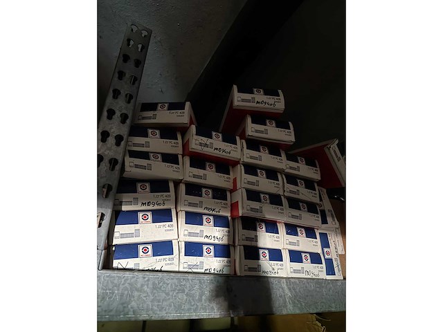 Voorraad auto-onderdelen o.a. remblokken, radiatoren, interieur/oliefilters + 12 meter legbordstelling - afbeelding 5 van  28