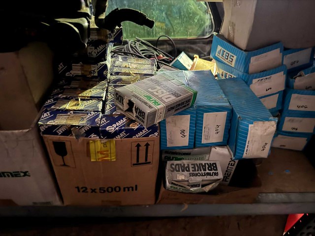 Voorraad auto-onderdelen o.a. remblokken, radiatoren, interieur/oliefilters + 12 meter legbordstelling - afbeelding 7 van  28