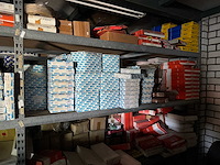 Voorraad auto-onderdelen o.a. remblokken, radiatoren, interieur/oliefilters + 12 meter legbordstelling - afbeelding 9 van  28