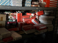 Voorraad auto-onderdelen o.a. remblokken, radiatoren, interieur/oliefilters + 12 meter legbordstelling - afbeelding 11 van  28