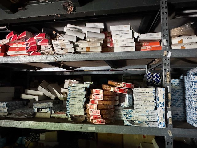 Voorraad auto-onderdelen o.a. remblokken, radiatoren, interieur/oliefilters + 12 meter legbordstelling - afbeelding 14 van  28