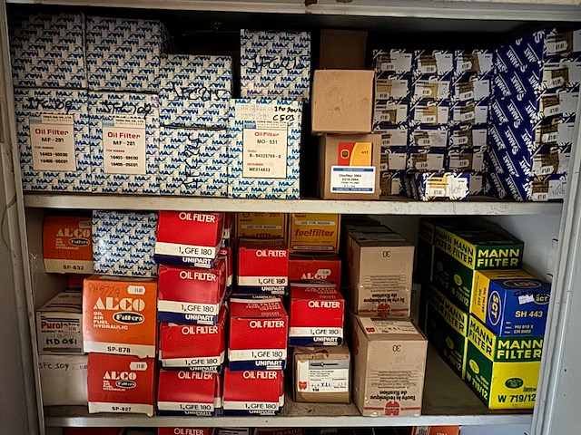 Voorraad auto-onderdelen o.a. remblokken, radiatoren, interieur/oliefilters + 12 meter legbordstelling - afbeelding 15 van  28