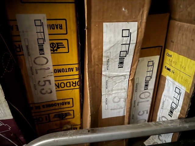 Voorraad auto-onderdelen o.a. remblokken, radiatoren, interieur/oliefilters + 12 meter legbordstelling - afbeelding 18 van  28