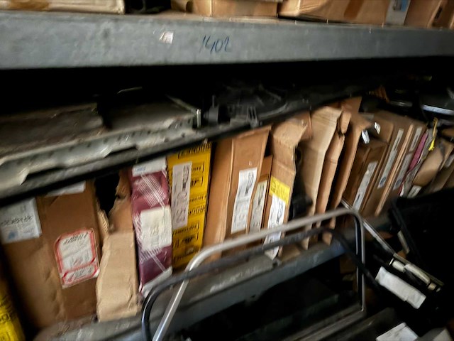 Voorraad auto-onderdelen o.a. remblokken, radiatoren, interieur/oliefilters + 12 meter legbordstelling - afbeelding 19 van  28