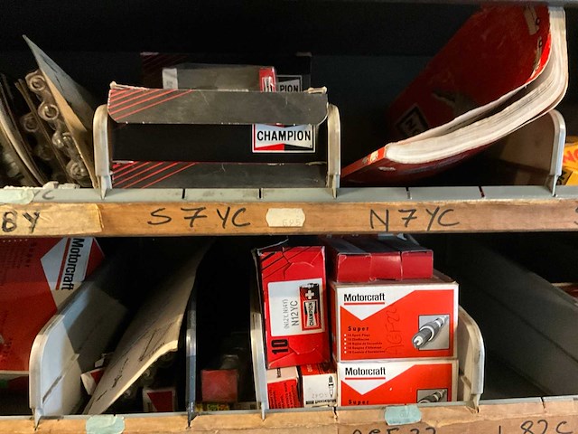 Voorraad auto-onderdelen o.a. thermostaten, bougies - afbeelding 5 van  20