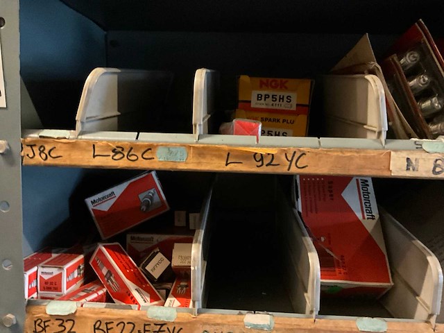Voorraad auto-onderdelen o.a. thermostaten, bougies - afbeelding 6 van  20