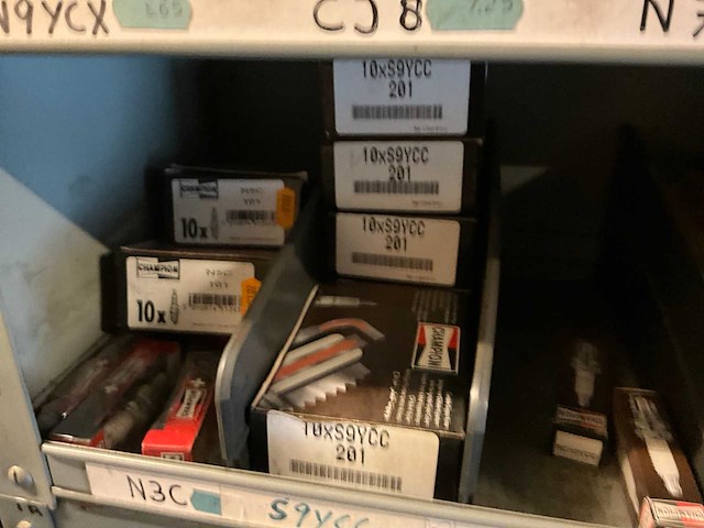 Voorraad auto-onderdelen o.a. thermostaten, bougies - afbeelding 7 van  20