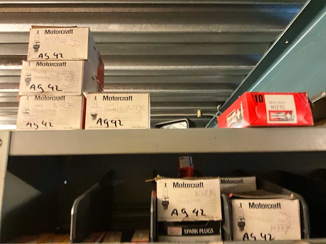 Voorraad auto-onderdelen o.a. thermostaten, bougies - afbeelding 13 van  20