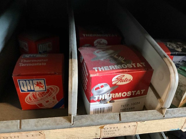 Voorraad auto-onderdelen o.a. thermostaten, bougies - afbeelding 17 van  20